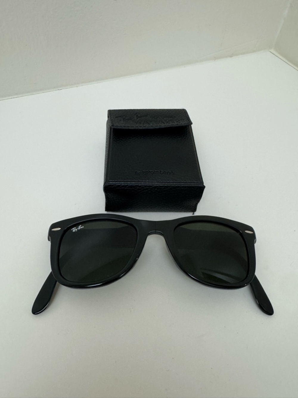 Ray-Ban Wayfarer Folding Classic Green Polarized Sunglasses RB4105 601/58 50-22
